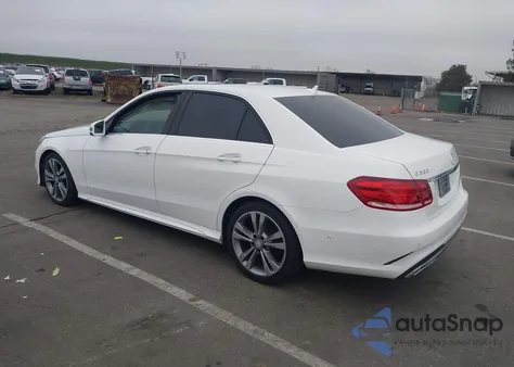 2014 Mercedes-Benz E 350 z USA, uszkodzony, nr VIN WDDHF5KB8EA806107